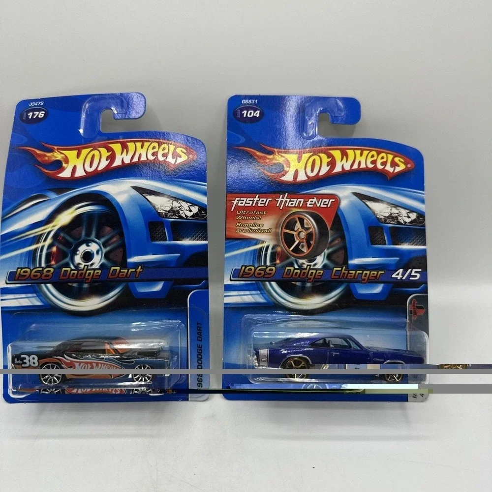 Hot Wheels Collector #176 1968 Dodge Dart 2006 #104 1969‎ Dodge Charger 2005